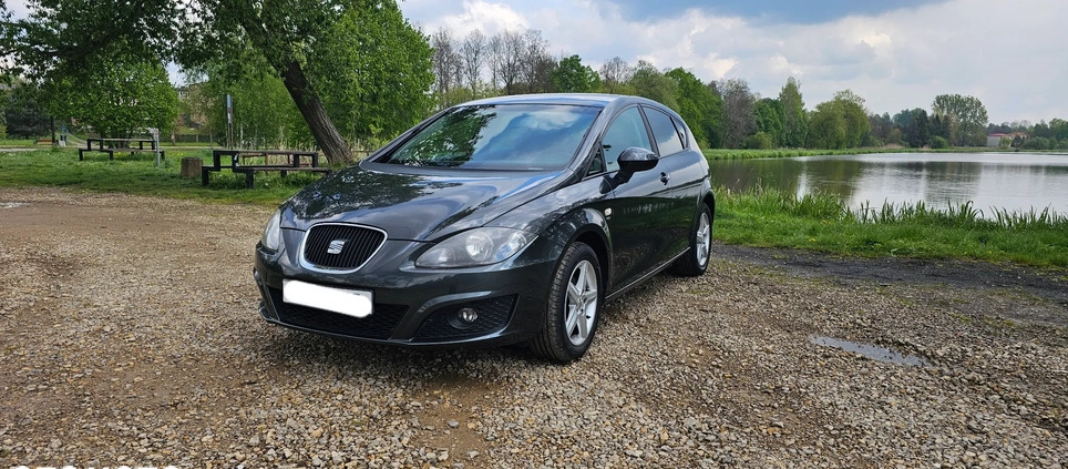 Seat Leon cena 18900 przebieg: 185350, rok produkcji 2011 z Poręba małe 352